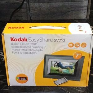 Easy share digital picture frame